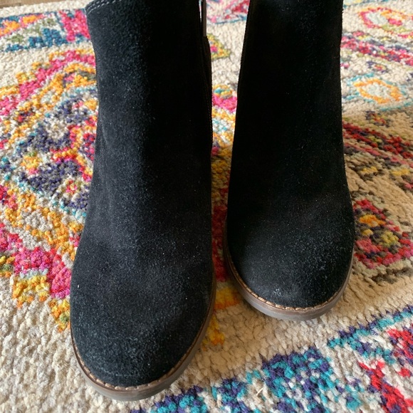 Lucky Brand Black suede EUC size 6.5 bootie - Picture 4 of 7